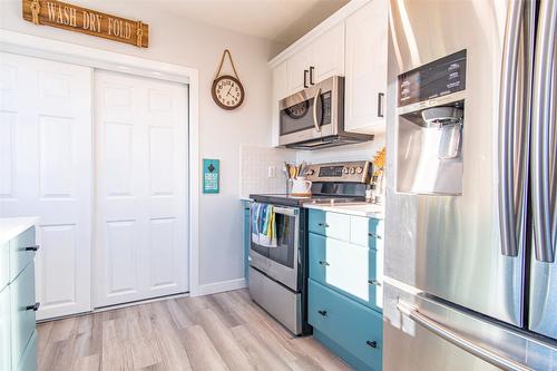 5192 Huston Road, Peachland, BC - Indoor Photo Showing Kitchen