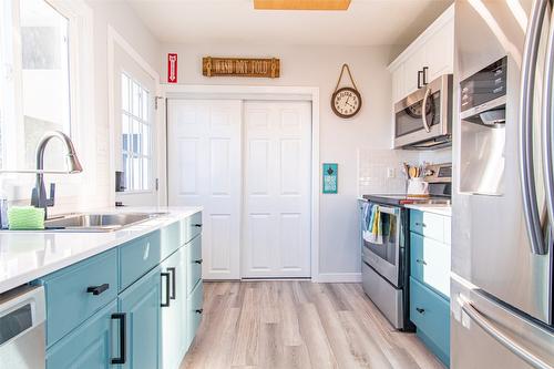 5192 Huston Road, Peachland, BC - Indoor Photo Showing Kitchen With Upgraded Kitchen