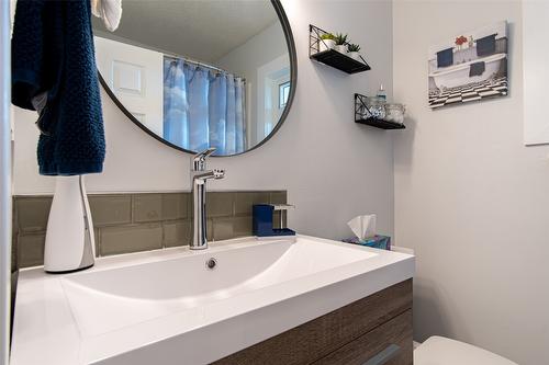 5192 Huston Road, Peachland, BC - Indoor Photo Showing Bathroom