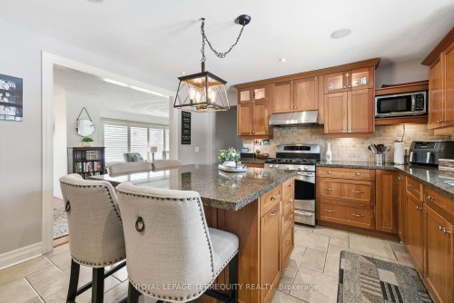 116 Centre Street N, Whitby, ON - Indoor Photo Showing Kitchen