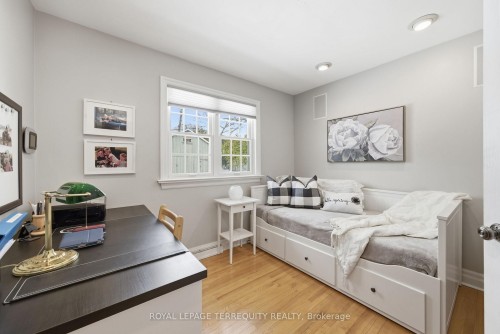 116 Centre Street N, Whitby, ON - Indoor Photo Showing Bedroom