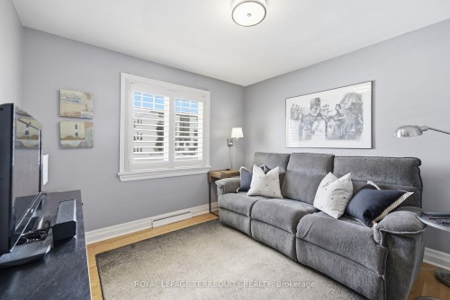 116 Centre Street N, Whitby, ON - Indoor Photo Showing Other Room