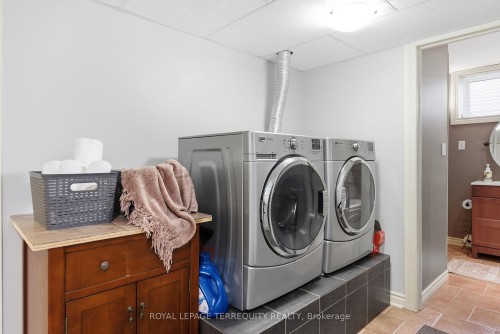 116 Centre Street N, Whitby, ON - Indoor Photo Showing Laundry Room