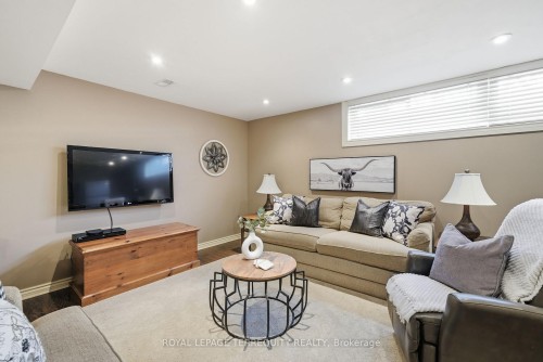 116 Centre Street N, Whitby, ON - Indoor