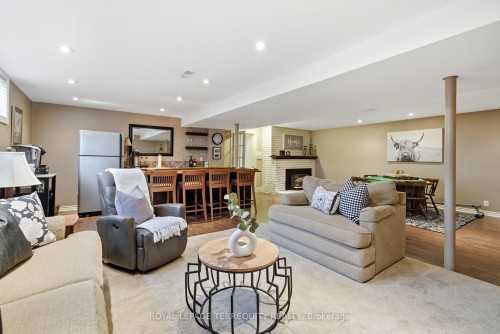 116 Centre Street N, Whitby, ON - Indoor Photo Showing Living Room
