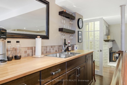 116 Centre Street N, Whitby, ON - Indoor Photo Showing Kitchen With Double Sink