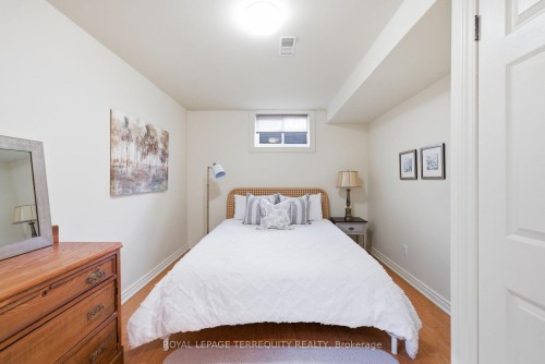 116 Centre Street N, Whitby, ON - Indoor Photo Showing Bedroom