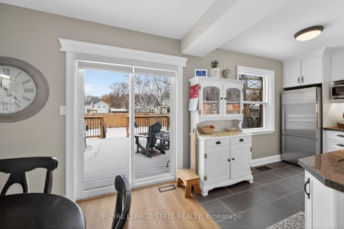 13 Cameron Avenue, Hamilton, ON - Indoor Photo Showing Kitchen