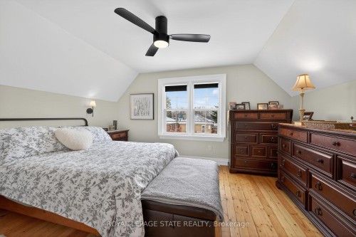 13 Cameron Avenue, Hamilton, ON - Indoor Photo Showing Bedroom