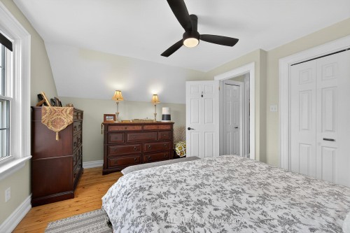 13 Cameron Avenue, Hamilton, ON - Indoor Photo Showing Bedroom