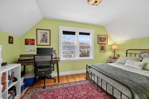 13 Cameron Avenue, Hamilton, ON - Indoor Photo Showing Bedroom