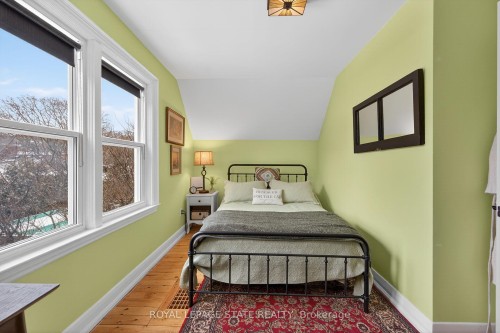 13 Cameron Avenue, Hamilton, ON - Indoor Photo Showing Bedroom