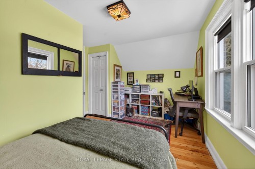 13 Cameron Avenue, Hamilton, ON - Indoor Photo Showing Bedroom