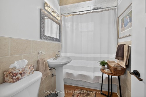 13 Cameron Avenue, Hamilton, ON - Indoor Photo Showing Bathroom