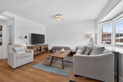 13 Cameron Avenue, Hamilton, ON - Indoor Photo Showing Living Room