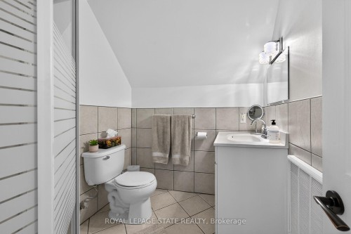 13 Cameron Avenue, Hamilton, ON - Indoor Photo Showing Bathroom