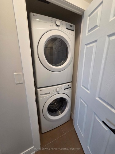 2008-4065 Brickstone Mews Road, Mississauga, ON - Indoor Photo Showing Laundry Room
