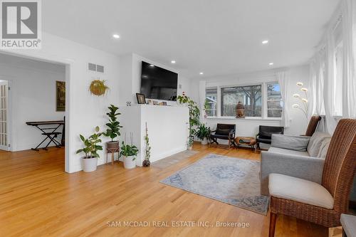 1235 Old River Road, Mississauga, ON - Indoor Photo Showing Living Room