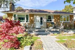 146 QUEENSLEA AVENUE  Toronto, ON M9N 2L2