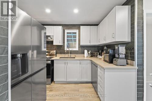 1140 Halliday Avenue, Mississauga, ON - Indoor Photo Showing Kitchen