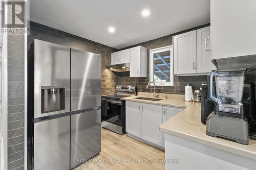 1140 Halliday Avenue, Mississauga, ON - Indoor Photo Showing Kitchen With Stainless Steel Kitchen With Double Sink