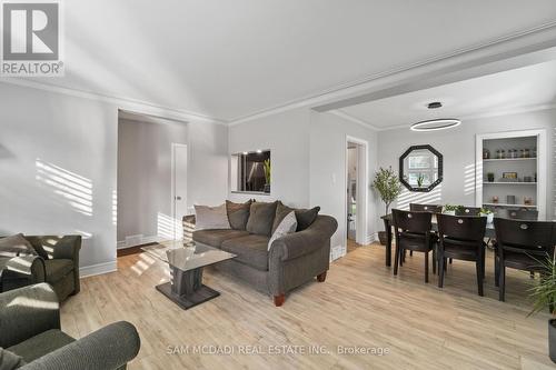 1140 Halliday Avenue, Mississauga, ON - Indoor Photo Showing Living Room