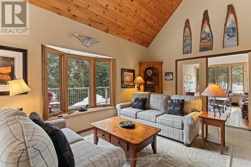 1075 Basshaunt Lake Road, Dysart Et Al (Guilford), ON 