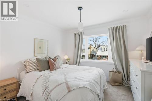 110 Kensington Avenue S, Hamilton, ON - Indoor Photo Showing Bedroom