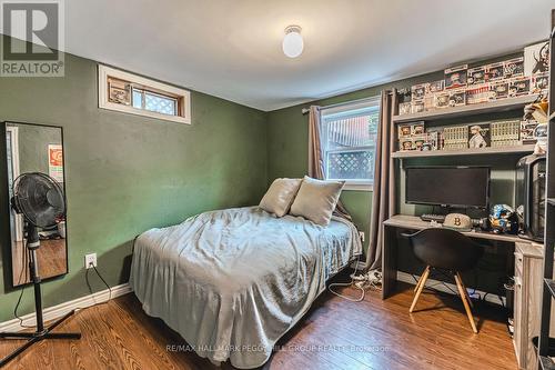 69 Fox Run, Barrie, ON - Indoor Photo Showing Bedroom
