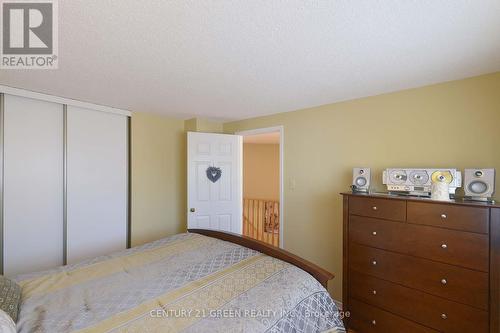 418 Chieftan Circle, Mississauga, ON - Indoor Photo Showing Bedroom