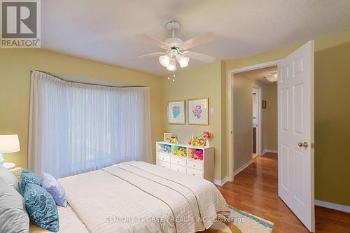 418 Chieftan Circle, Mississauga, ON - Indoor Photo Showing Bedroom