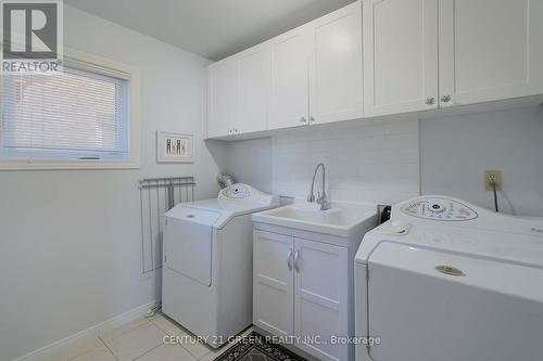 418 Chieftan Circle, Mississauga, ON - Indoor Photo Showing Laundry Room