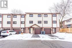 62 MCCALLUM COURT Brampton, ON L6W 3M4