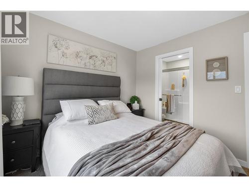 2081 11 Avenue Ne Unit# 9, Salmon Arm, BC - Indoor Photo Showing Bedroom