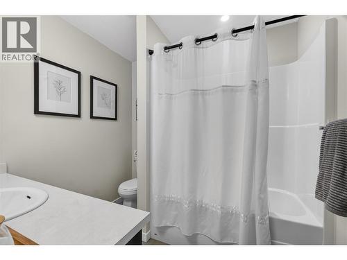 2081 11 Avenue Ne Unit# 9, Salmon Arm, BC - Indoor Photo Showing Bathroom