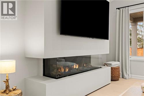 27 Maple Leaf Avenue S, Ridgeway, ON - Indoor With Fireplace