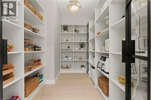27 Maple Leaf Avenue S, Ridgeway, ON - Indoor With Storage