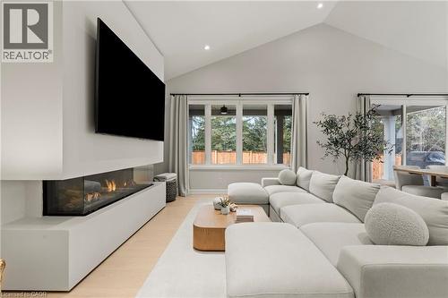 27 Maple Leaf Avenue S, Ridgeway, ON - Indoor Photo Showing Living Room With Fireplace