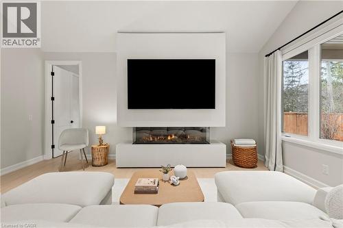 27 Maple Leaf Avenue S, Ridgeway, ON - Indoor Photo Showing Living Room With Fireplace
