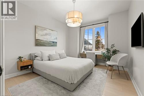 27 Maple Leaf Avenue S, Ridgeway, ON - Indoor Photo Showing Bedroom