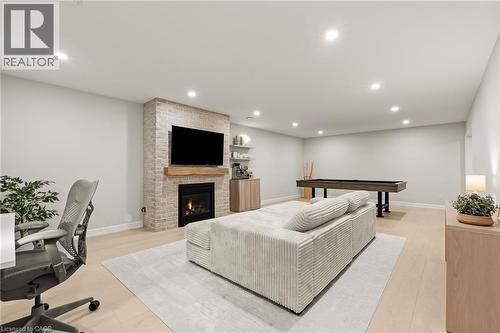 27 Maple Leaf Avenue S, Ridgeway, ON - Indoor With Fireplace