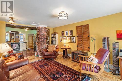 88 Pinhey Street, Ottawa, ON - Indoor Photo Showing Living Room