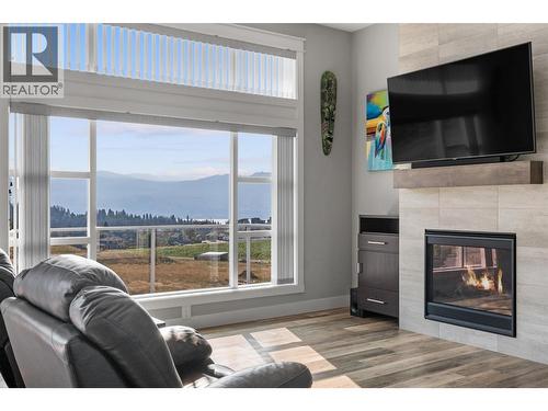 2600 Paramount Drive, West Kelowna, BC - Indoor Photo Showing Living Room With Fireplace