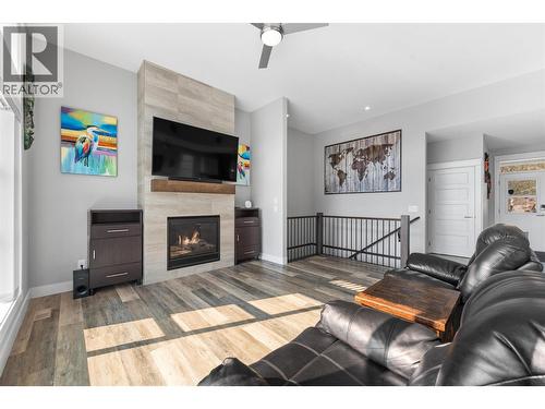 2600 Paramount Drive, West Kelowna, BC - Indoor Photo Showing Living Room With Fireplace