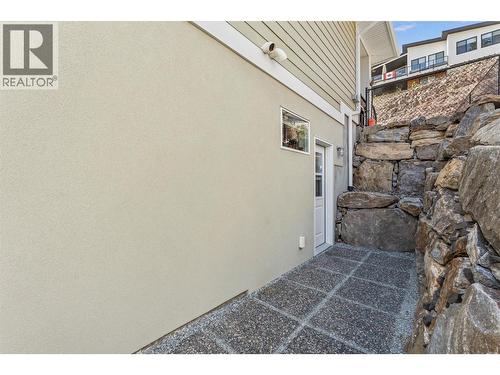 Suite entrance - 2600 Paramount Drive, West Kelowna, BC - Outdoor