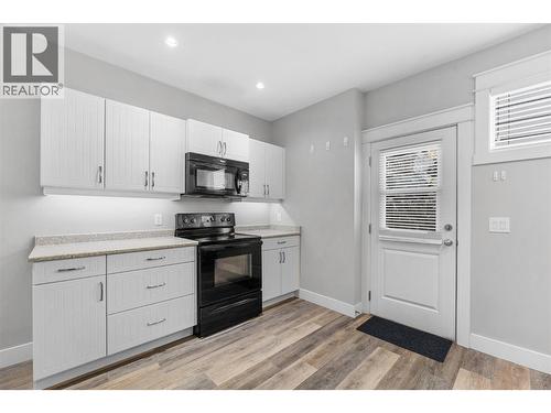 Suite - 2600 Paramount Drive, West Kelowna, BC - Indoor Photo Showing Kitchen