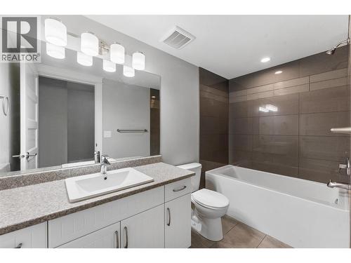 Suite - 2600 Paramount Drive, West Kelowna, BC - Indoor Photo Showing Bathroom