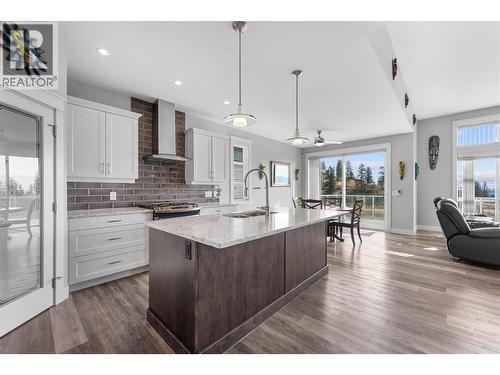 2600 Paramount Drive, West Kelowna, BC - Indoor Photo Showing Kitchen With Upgraded Kitchen
