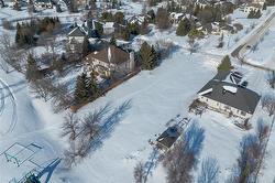 2 Brookside COVE  East St Paul, MB R2E 0M4