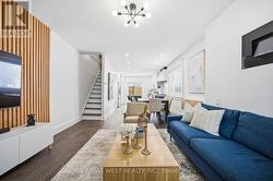 902 WOODBINE AVENUE  Toronto, ON M4C 4B5